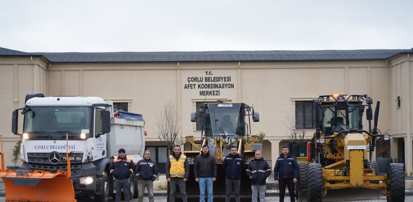 Ekiplerimiz Karla Mücadele İçin Gece Nöbetinde Sahada Olacak Çorlu Belediyesi, kış şartlarının etkisini artırmasıyla birlikte karla mücadele çalışmalarını
