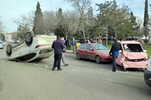 Tekirdağ'ın Çorlu ilçesinde, hafif ticari araçla çarpışan elektrikli otomobilin sürücüsü,