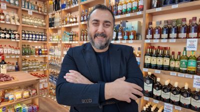 Ümit Pala, 15 yıldır içki ve şarküteri alanında hizmet veren