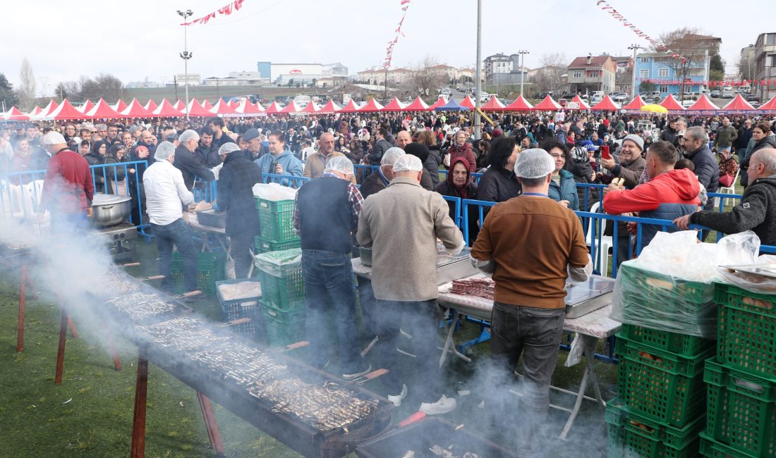 Festivalin Son Gününde 5 Ton Hamsi Dağıldı Tekirdağ’da Karadenizliler Derneği tarafından bu yıl ilki düzenlenen “Hamsi ve
