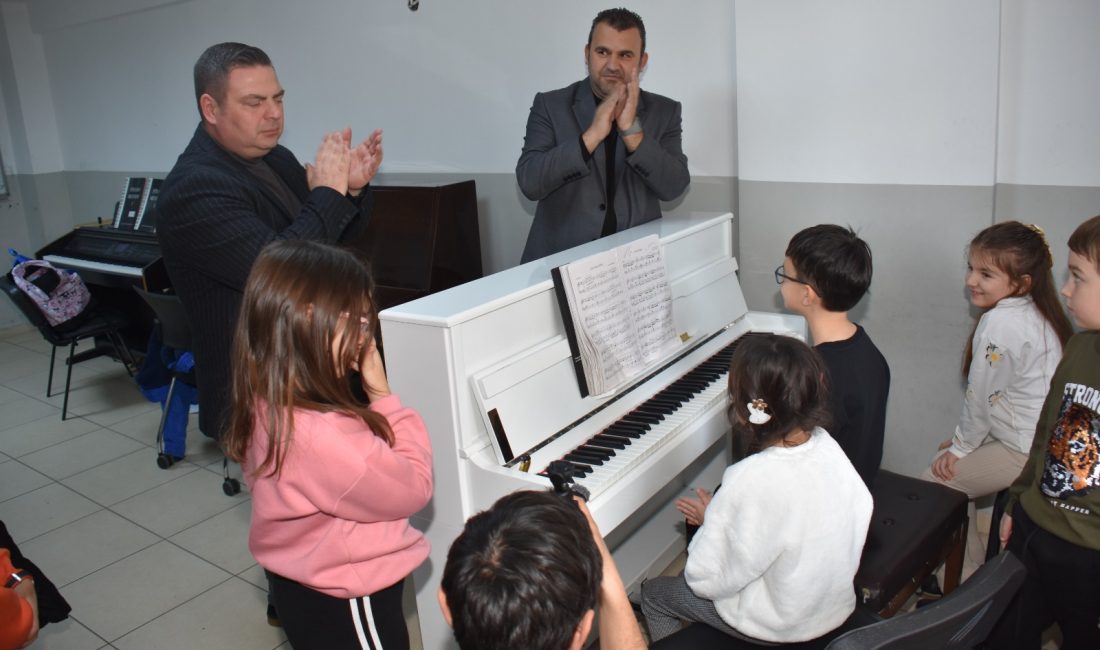 Süleymanpaşa Belediye Başkanı Volkan Nallar, Süleymanpaşa Belediye Konservatuvarında eğitim gören