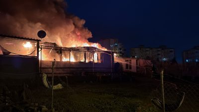Tekirdağ’ın Süleymanpaşa ilçesinde bir prefabrik evde çıkan yangın paniğe neden