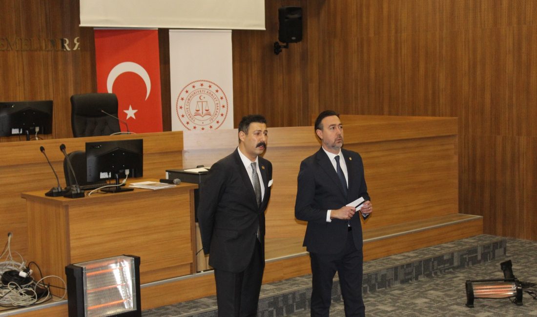 Serbest Kürsü’de Avukatların Sorunları Ele Alındı Çorlu Adliyesi Konferans Salonu’nda düzenlenen ve Baro Dijitalden de canlı