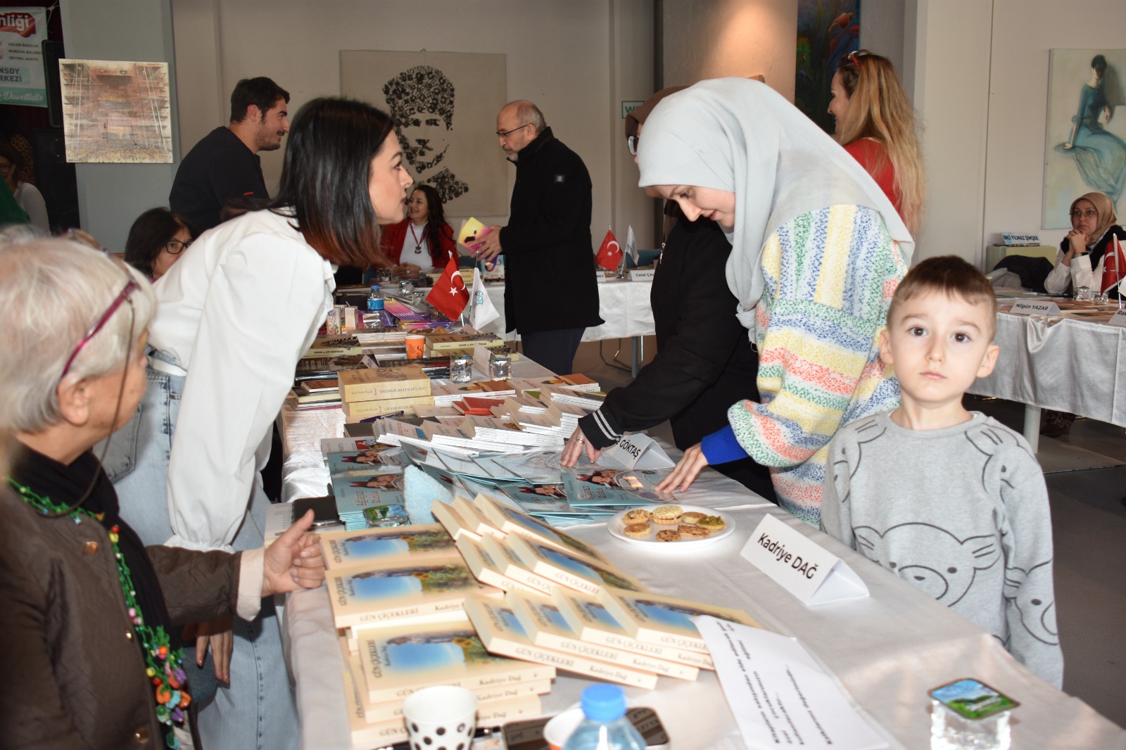 Süleymanpaşa Belediyesi tarafından düzenlenen "Yerel Yazarlar Kitap ve İmza Söyleşi