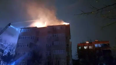 Tekirdağ'ın Çerkezköy ilçesindeki 6 katlı binanın çatısında çıkan yangında 6
