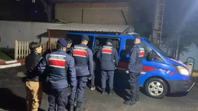 Tekirdağ’ın Malkara ilçesinde 3 kaçak göçmen ile 1 organizatör yakalandı.