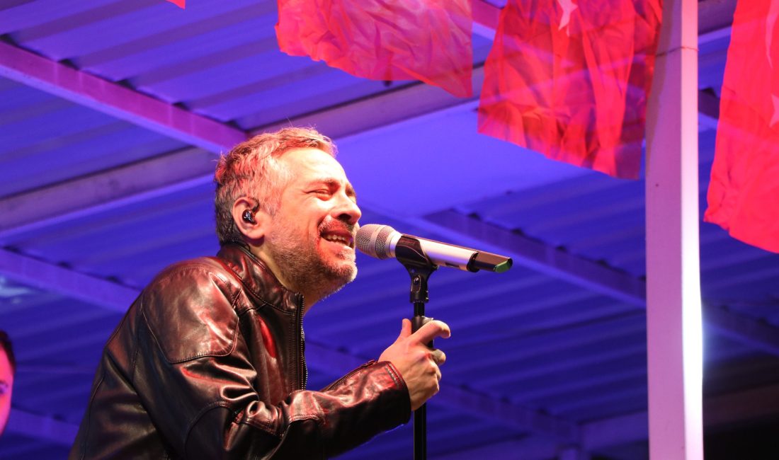 1. Hamsi ve Mıhlama Festivalinin son günün de Karadenizli ünlü