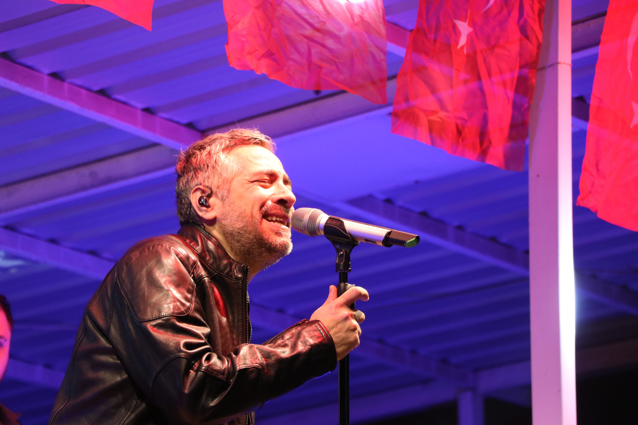 1. Hamsi ve Mıhlama Festivalinin son günün de Karadenizli ünlü