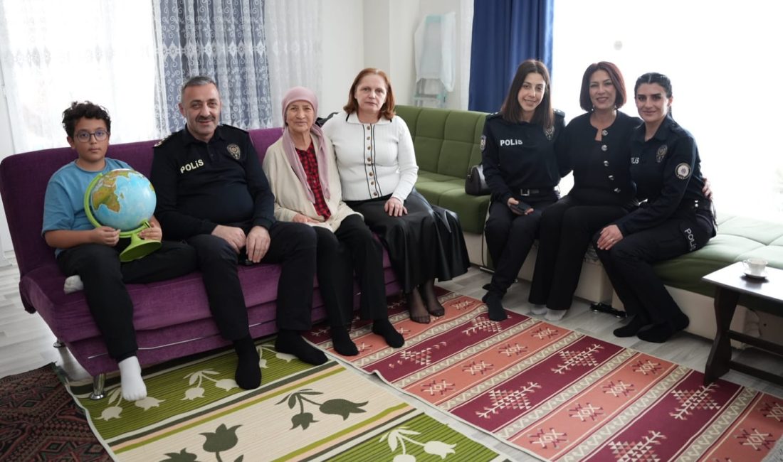 Emniyet Müdüründen Şehit Ailelerine Ziyaret Tekirdağ Emniyet Müdürü Ahmet Metin Turanlı, şehit ailelerini ziyaret ederek