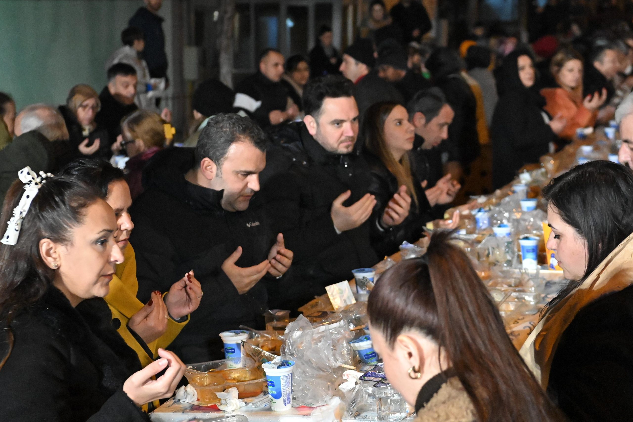 Süleymanpaşa Belediyesi tarafından Ramazan ayı boyunca düzenlenen Halk Sofraları Mahalle