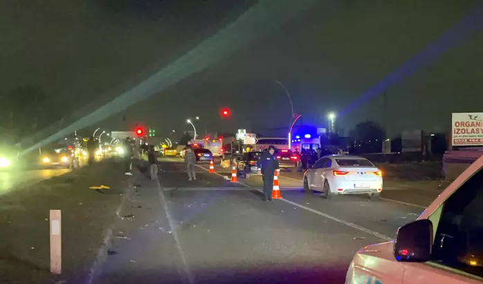 3 Aracın Karıştığı Kazada Motosikletin Sürücüsü Öldü Tekirdağ’ın Çerkezköy ilçesinde, taksiyle çarpışıp savrulan motosikletin sürücüsü Yusuf Onar,