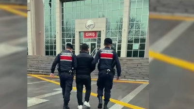 JASAT ekipleri, 410 ayrı suçtan yakalanması olan şüpheliyi İstanbul’da yakaladı.