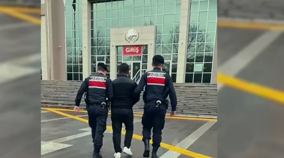 JASAT ekipleri, 410 ayrı suçtan yakalanması olan şüpheliyi İstanbul’da yakaladı.