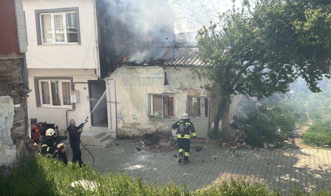 Çiftlikönü Mahallesi’nde Yangın Paniği Tekirdağ’ın Süleymanpaşa ilçesine bağlı Çiftlikönü mahallesi’nde metruk bir binada yangın