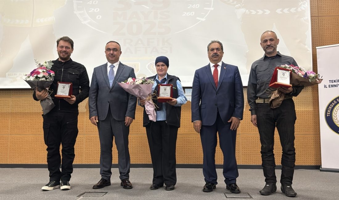 Tekirdağ'da Emniyet Müdürlüğü tarafından yılın şoförü, halk otobüsü şoförü 3