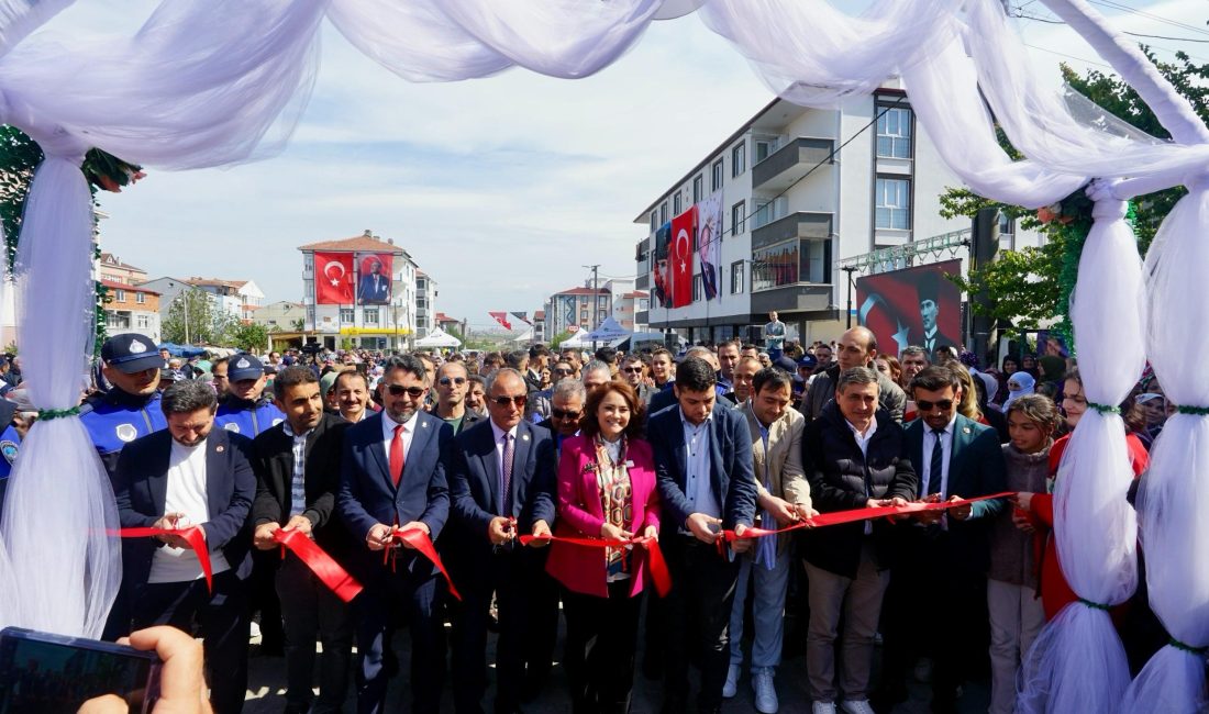 Müge Yıldız Topak Sözünü Tuttu, Halk Pazarı Açıldı Tekirdağ’ın Ergene ilçesinde Cumhuriyet Mahallesi halk pazarı, düzenlenen törenle resmen