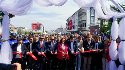 Tekirdağ’ın Ergene ilçesinde Cumhuriyet Mahallesi halk pazarı, düzenlenen törenle resmen
