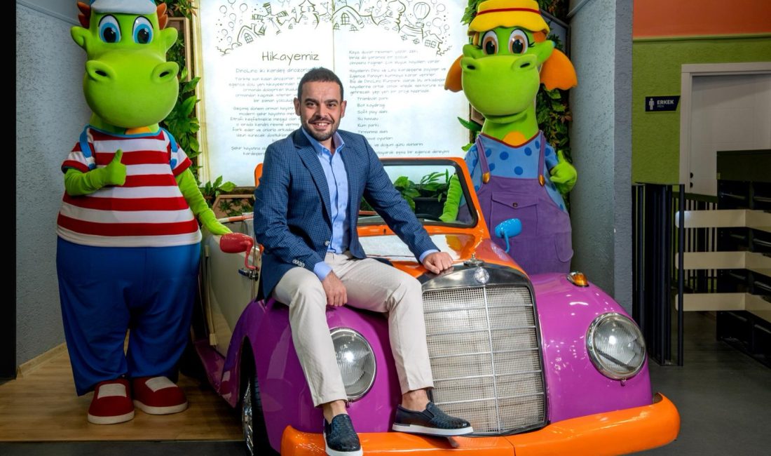 Tekirdağlı Mustafa Dal, Dünyaya Eğlence Satıyor “Bir yanım Erzincan, bir yanım Tekirdağ” diyen Mustafa Dal, köklerinin