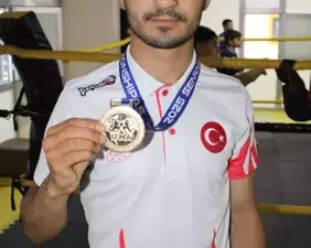 Tekirdağ'ın Çerkezköy ilçesinde milli muay thai sporcusu Cihan Doğu (19),