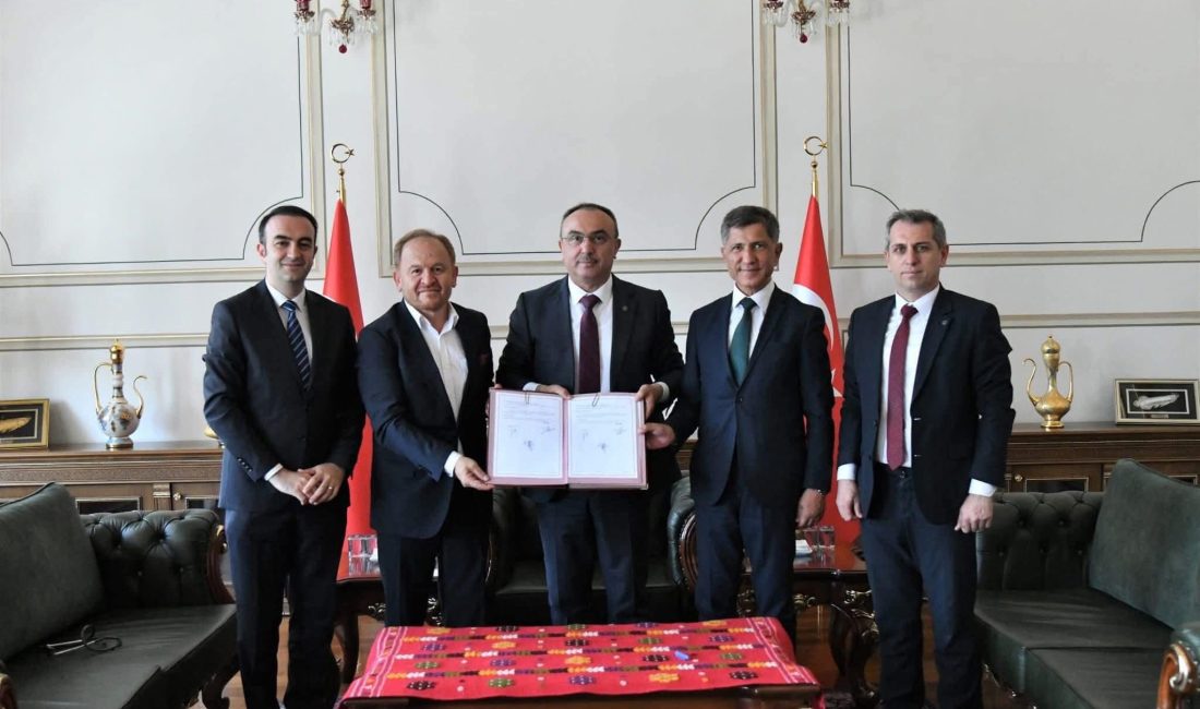 İş İnsanı Yusuf Gümüş’ten Çorlu’ya Sağlık Yatırımı Hayırsever iş insanı Yusuf Gümüş, Tekirdağ Valisi Recep Soytürk ile