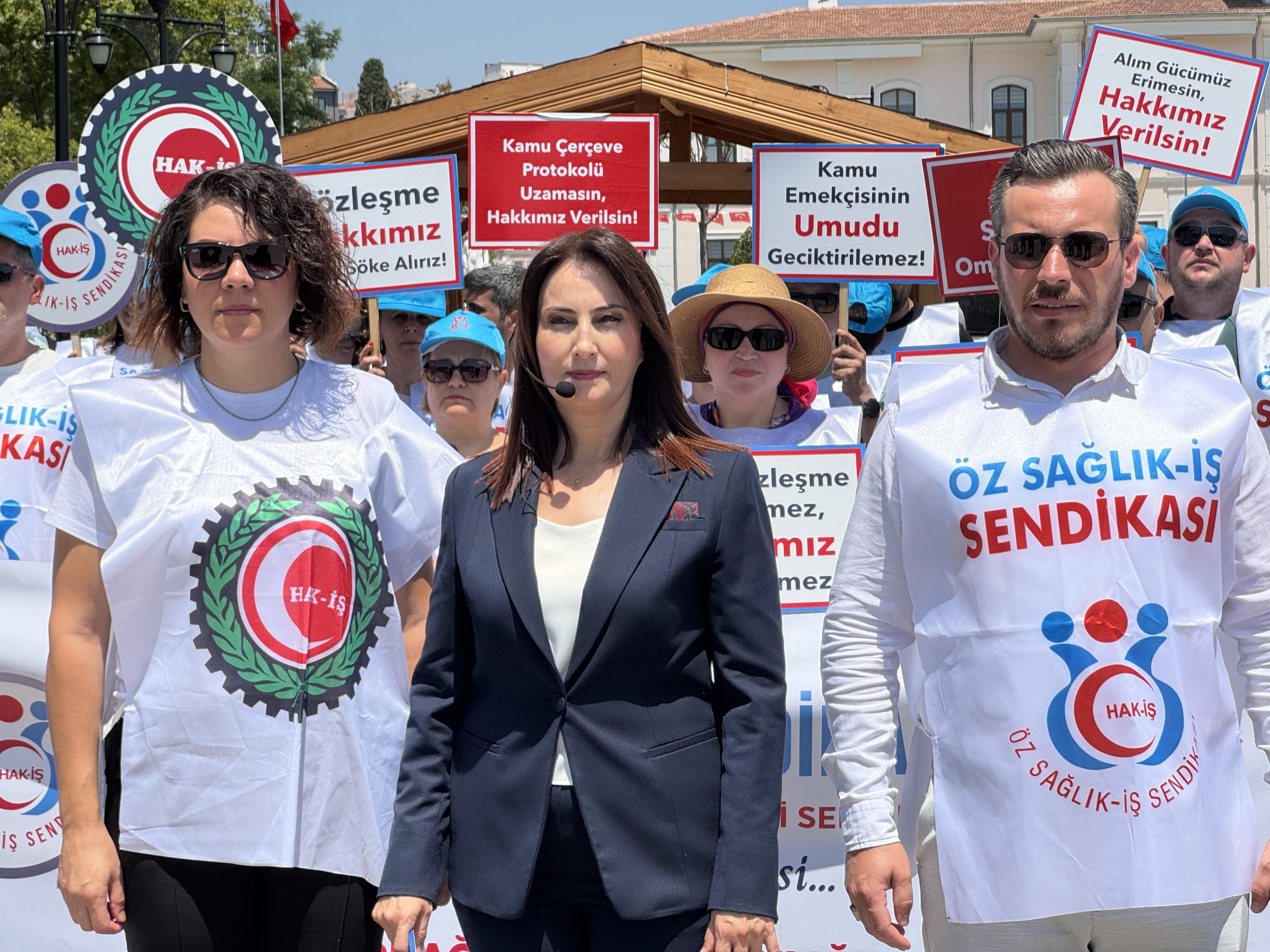 HAK-İŞ Konfederasyonu’na bağlı Öz Sağlık-İş Sendikası, Tekirdağ’da düzenlediği basın açıklamasıyla,