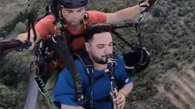 Tekirdağ’ın Şarköy ilçesine bağlı Uçmakdere semalarında gerçekleştirilen yamaç paraşütü uçuşu,