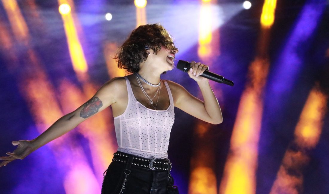 Kiraz Festivali’nde Yüksek Sadakat ve Zeynep Bastık Gonseri Tekirdağ’da Uluslararası Kiraz Festivali’nde düzenlenen konserlerde Yüksek Sadakat ve Zeynep