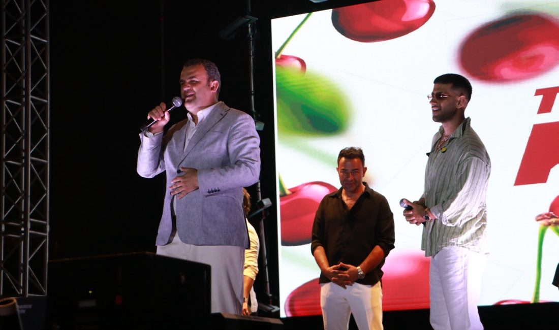 Kiraz Festivali’nde Simge Sağın ve Reynmen Rüzgarı Tekirdağ’da Uluslararası Kiraz Festivali’nde düzenlenen konserde Simge Sağın ve Reynmen,