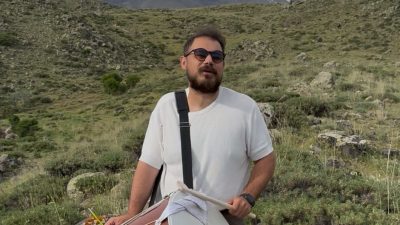 Ahmet Merih Çelik, Ağrı Dağı’nda ‘Bahar Düşü’ şarkısını seslendirdi.