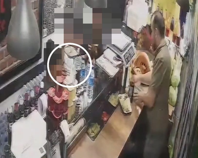 SMA’lı Hulusinin Kumbarası Çalındı Tekirdağ'ın Süleymanpaşa ilçesindeki bir çiğköfte dükkanında bulunan SMA hastasına ait