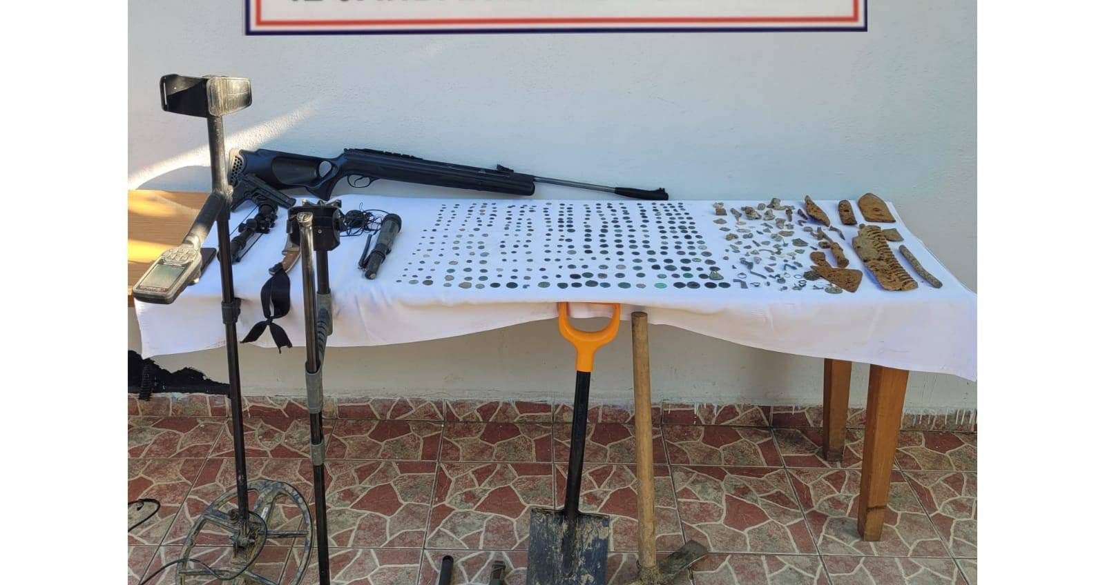 Tekirdağ’ın Süleymanpaşa ilçesinde jandarma ekiplerinin gerçekleştirdiği operasyonda uyuşturucu maddeler ile