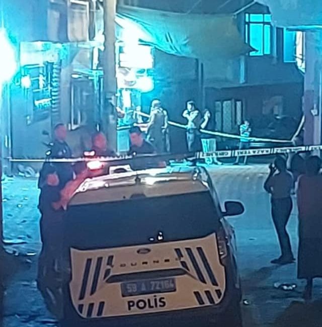 Aydoğdu’da Silahlı Saldırı: 9 Yaşındaki Çocuk Hayatını Kaybetti Tekirdağ’ın Süleymanpaşa ilçesine bağlı Aydoğdu Mahallesi’nde gece saatlerinde silahlı saldırı