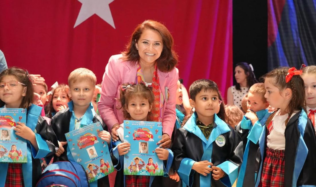 Ergene Belediyesi Beren Bebek Oyun Evinden Görkemli Yıl Sonu Ergene Belediyesi'ne bağlı Beren Bebek Oyun Evi öğrencilerinin yıl sonu