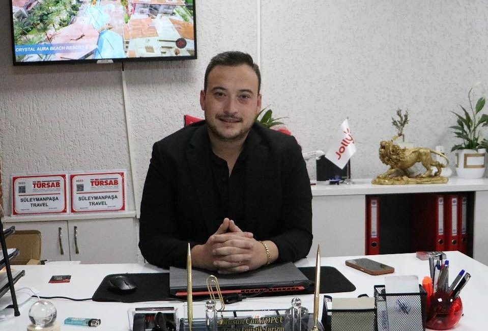 “Turizmde Paydaşlar Dışlanıyor!” Tekirdağlı Acentadan Sert Tepki Tekirdağ’da faaliyet gösteren turizm acentesi sahibi Hasancan Topçu, kentte turizmin