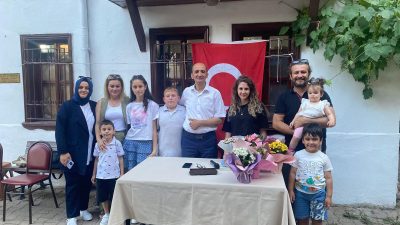 Eğitimci-yazar Suat Aydın, yeni kitabı “Gizemli Yıldız” için düzenlenen imza