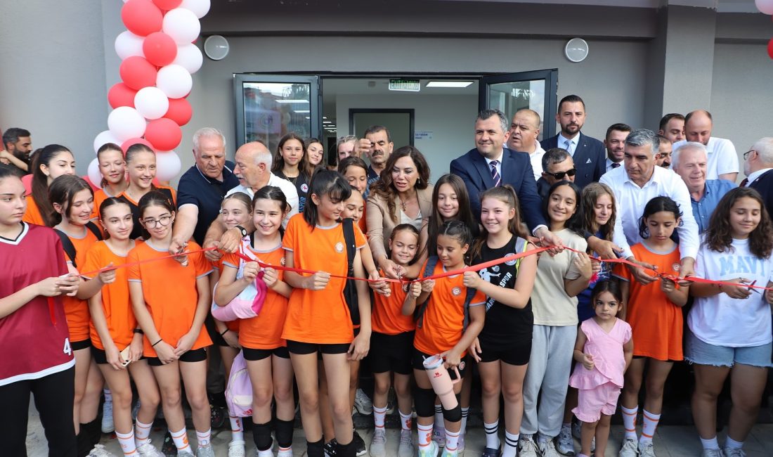 Tekirdağ Büyükşehir Belediyesi tarafından yapımı tamamlanan Saray Spor Kompleksi, düzenlenen