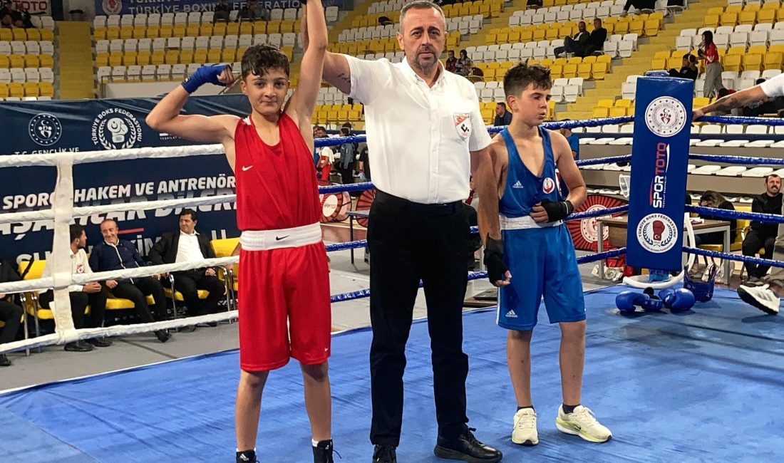 Bayburt’ta düzenlenen Üst Minik Kadınlar ve Erkekler Türkiye Boks Şampiyonası’nda,