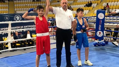 Bayburt’ta düzenlenen Üst Minik Kadınlar ve Erkekler Türkiye Boks Şampiyonası’nda,