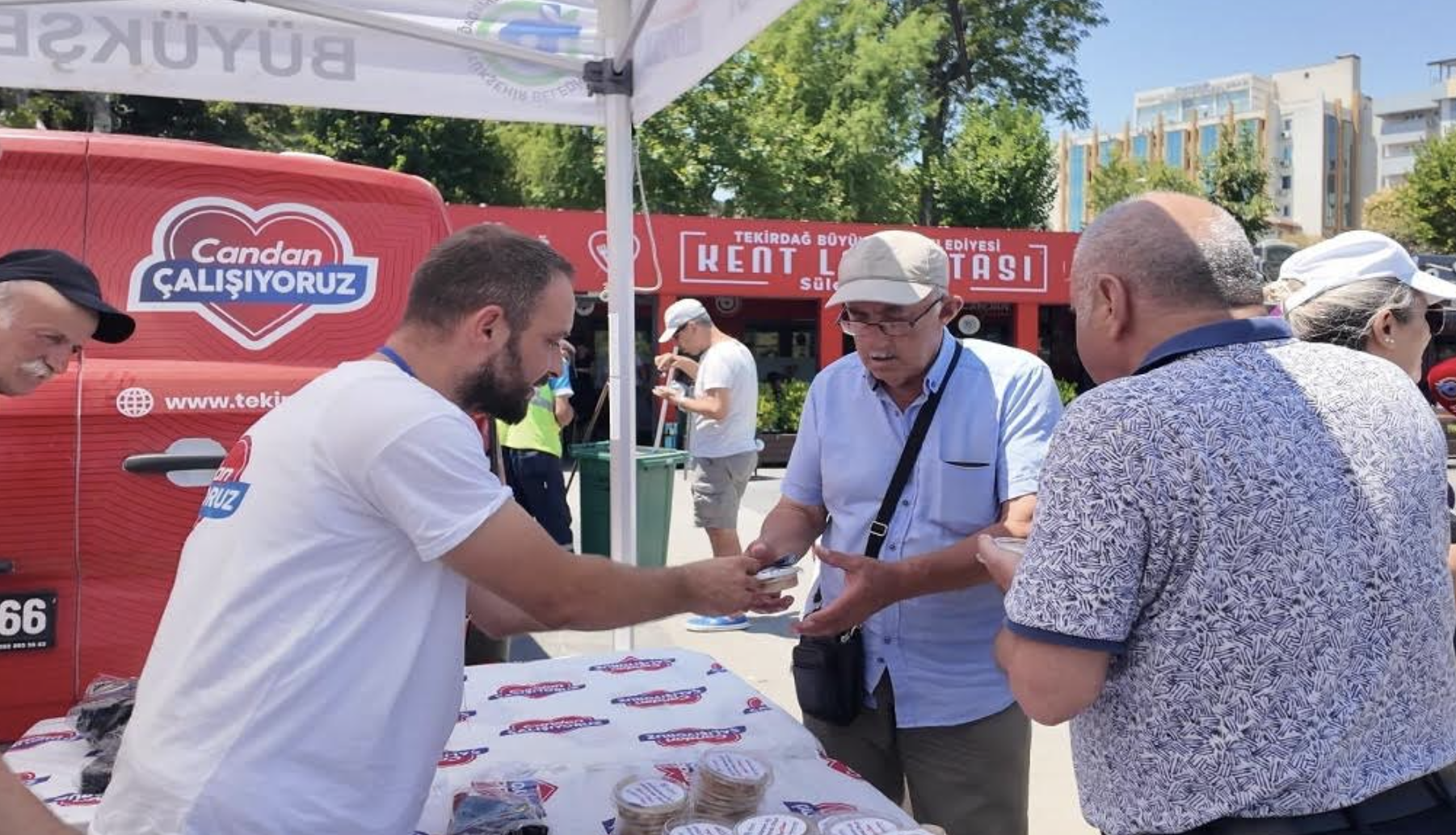 Tekirdağ Büyükşehir Belediyesi, paylaşma ve dayanışmanın simgesi olan Muharrem ayında,