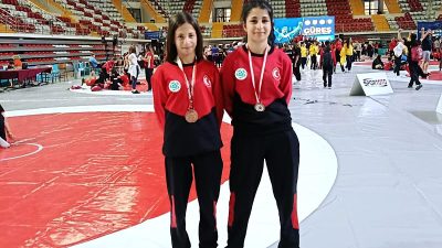 Süleymanpaşa Belediyesi Gençlik ve Spor Kulübü’nün genç güreşçileri, Sivas’ta düzenlenen