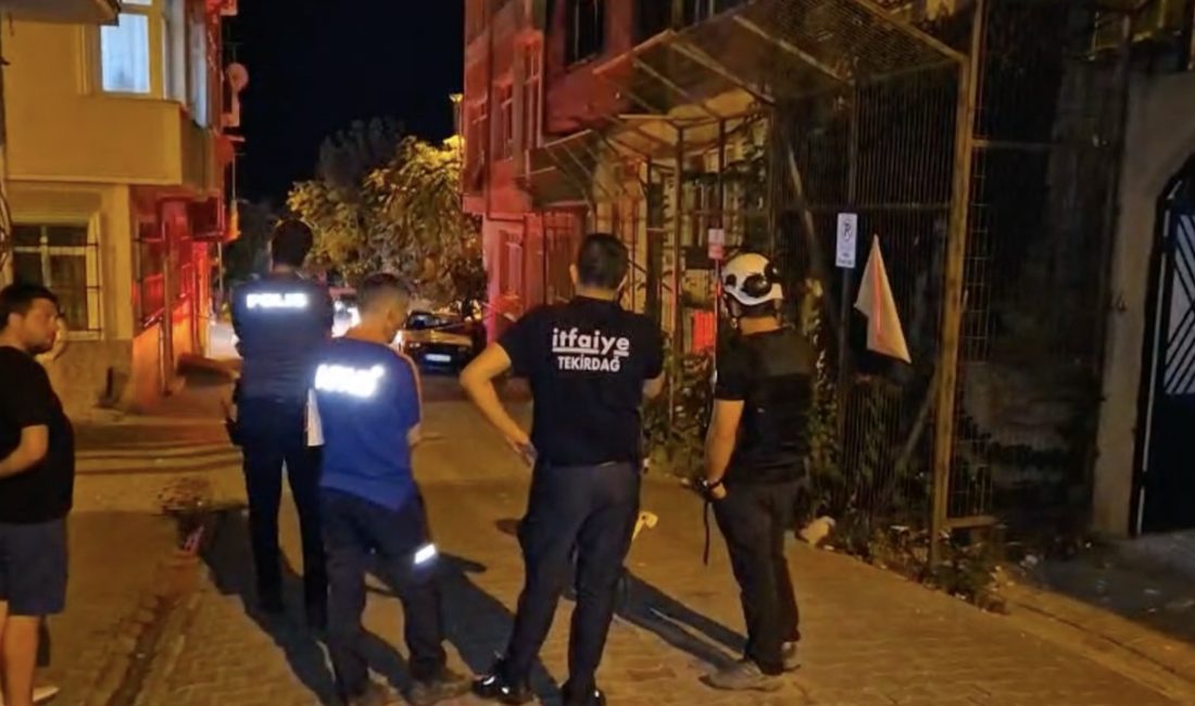 Tekirdağ’ın Süleymanpaşa ilçesinde çökme riski taşıyan metruk bir bina, yanındaki