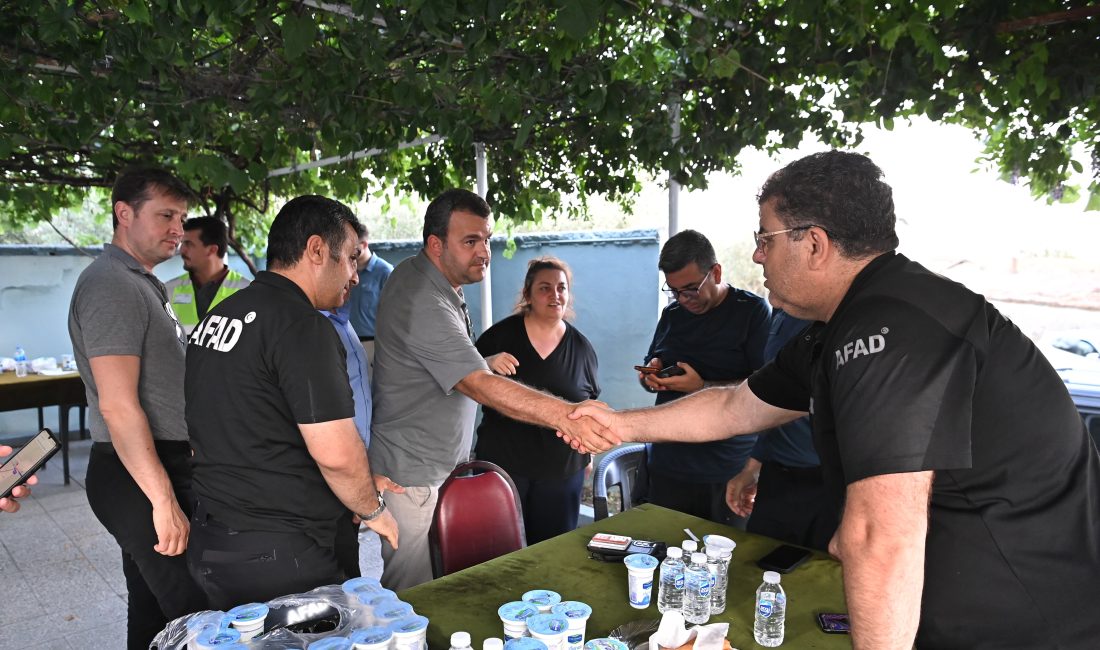 Tekirdağ’ın Şarköy ilçesinde çıkan büyük orman yangınına müdahale eden ekiplere,