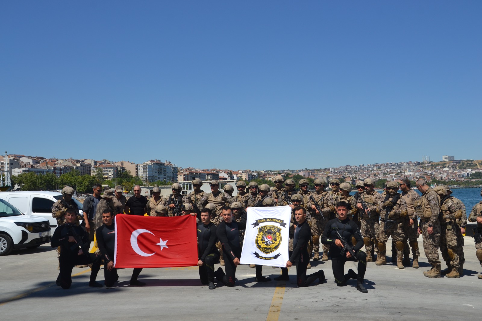 Tekirdağ’ın Süleymanpaşa ilçesindeki Ceyport Limanı’nda, uyuşturucu kaçakçılığıyla mücadele kapsamında geniş