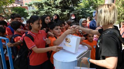 Tekirdağ Büyükşehir Belediyesi, yeni eğitim-öğretim yılı öncesinde ihtiyaç sahibi öğrenciler