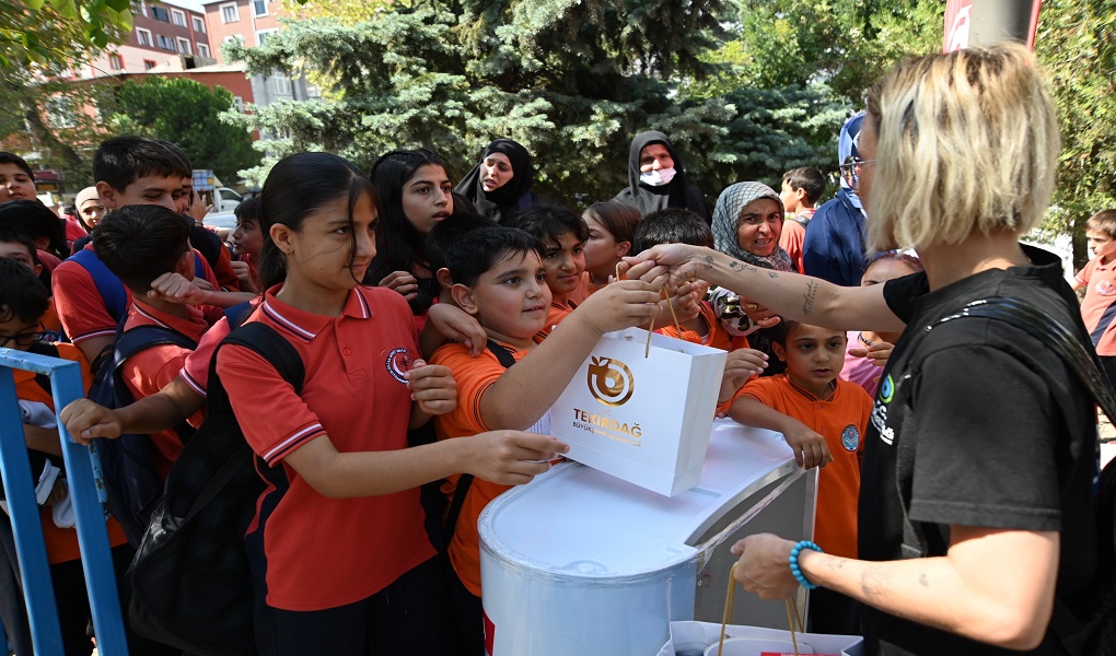 Tekirdağ Büyükşehir Belediyesi, yeni eğitim-öğretim yılı öncesinde ihtiyaç sahibi öğrenciler