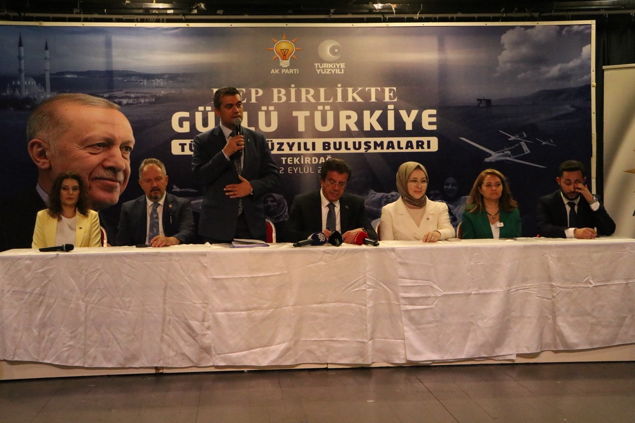 AK Parti Ekonomi İşlerinden Sorumlu Genel Başkan Yardımcısı Nihat Zeybekci,