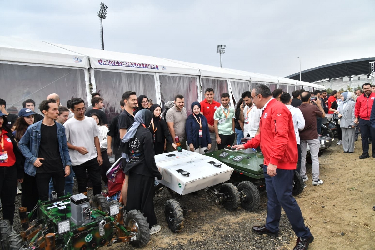 Tekirdağ’da ilk kez düzenlenen TEKNOFEST İnsansız Kara Aracı (İKA) Yarışması, büyük bir