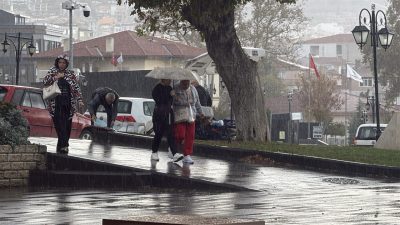 Meteoroloji Genel Müdürlüğü’nün yaptığı yağış uyarılarının ardından Tekirdağ’da sağanak yağış