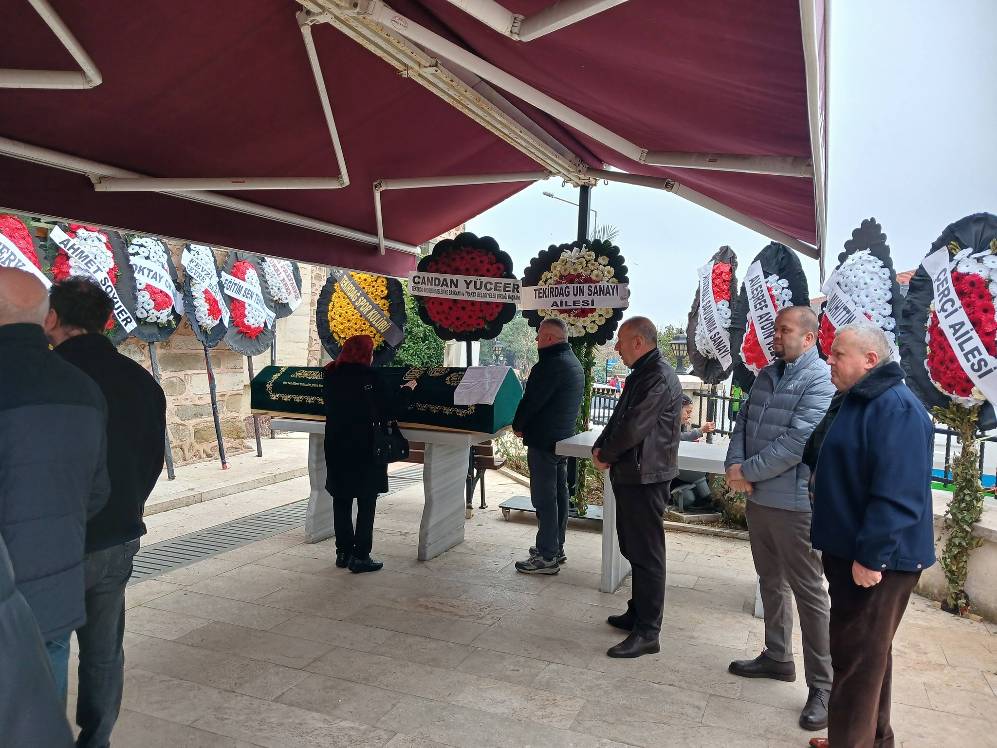 Tekirdağlı emekli öğretmen, sanayici ve yazar Öksel Demir hayatını kaybetti.