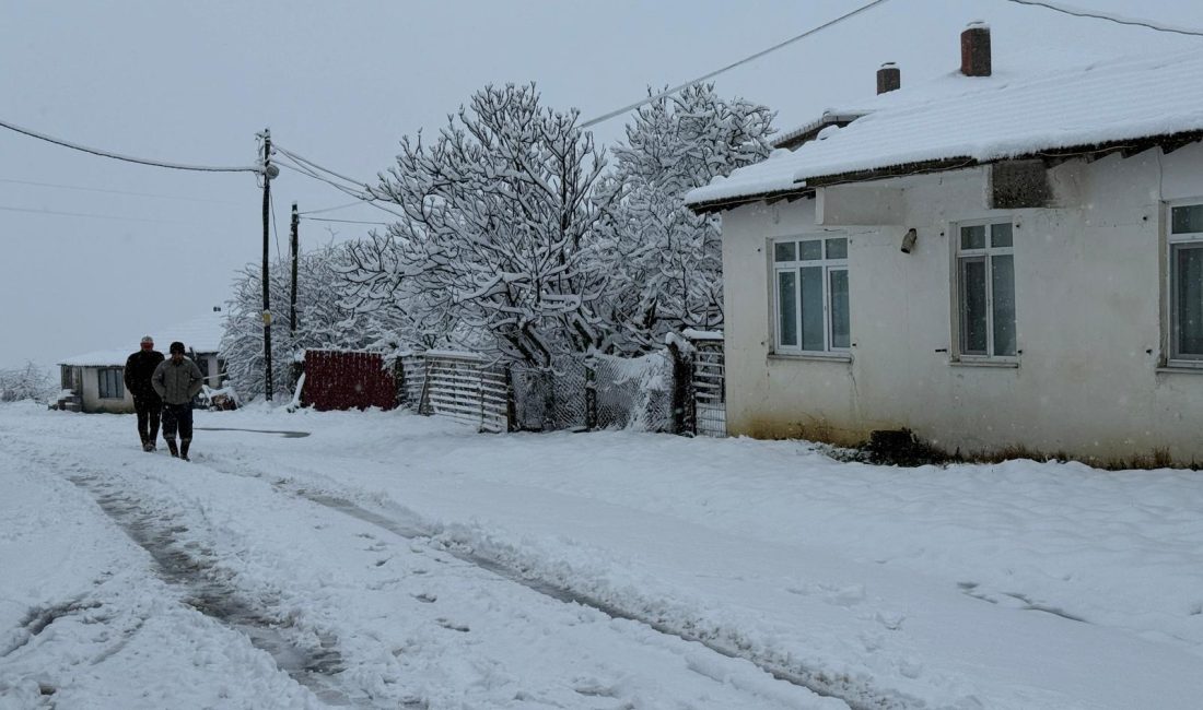 Tekirdağ’da gece saatlerinde başlayan kar yağışı, sabah itibarıyla yüksek kesimlerde